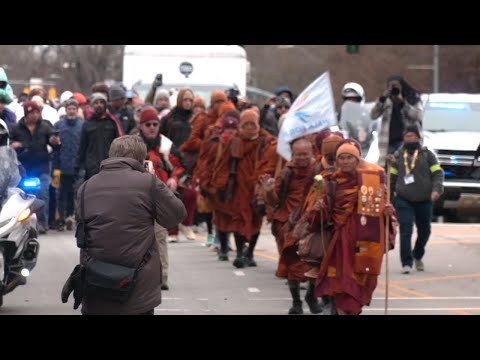 Thousands gather at Capitol to see Buddhist monks 'Walk for Peace'