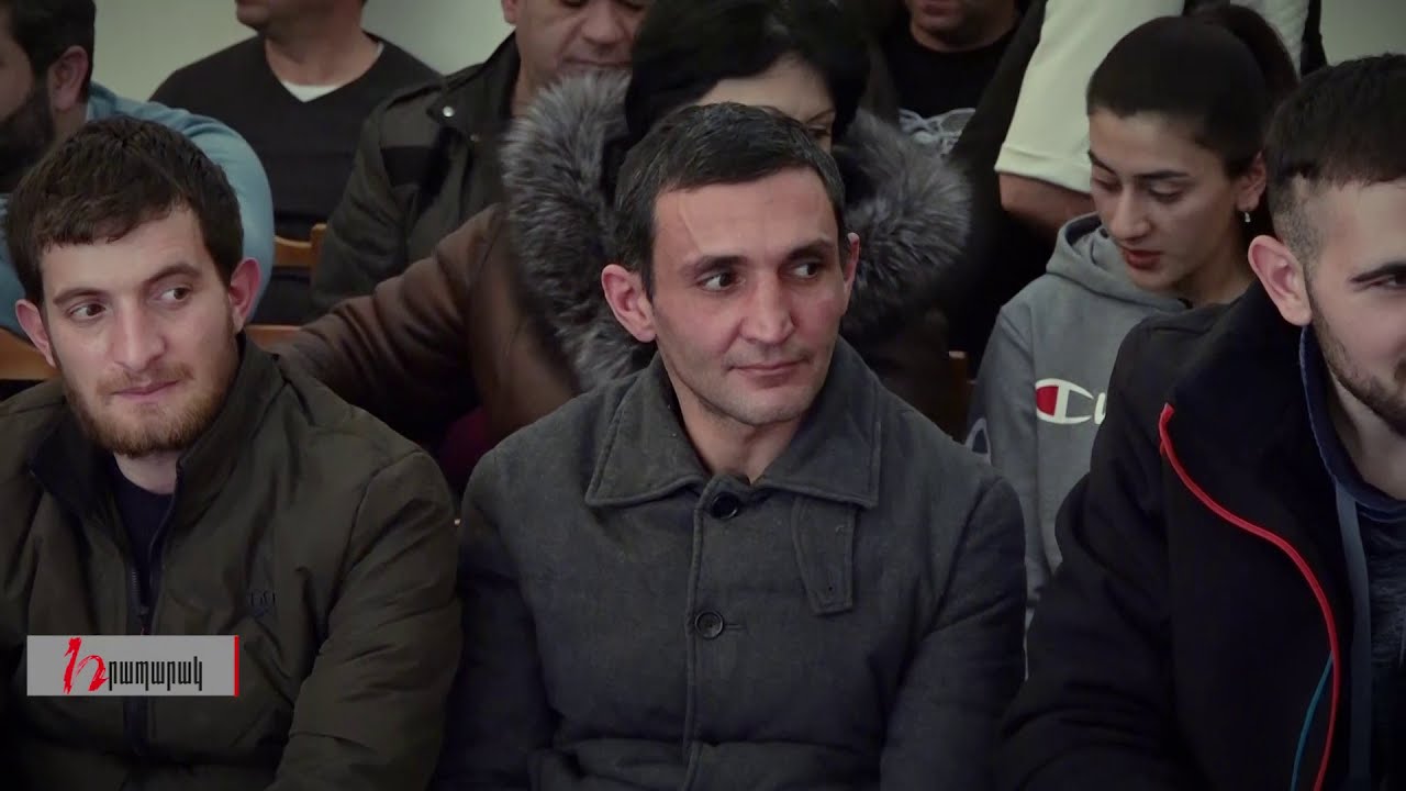 Ռուբեն Հախվերդյանն ու Ադամ Բարրոն երգում են վիրավոր զինվորների համար