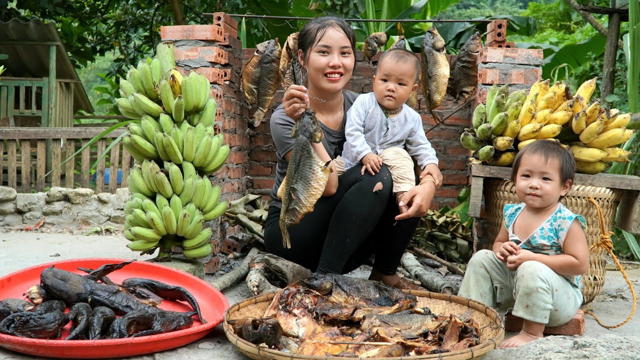 Harvest giant bananas and dried fish - bring them to the market to sell - cook with your children
