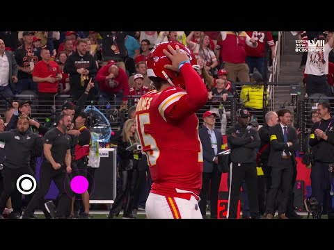 Pacheco fumbles after Mahomes to Hardman Big Play