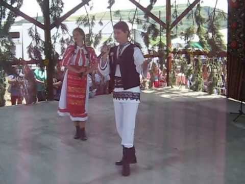 22 Festivalul Cununa Spicului de Grau - Ansamblul folcloric din comuna Faragau - MVI 4403