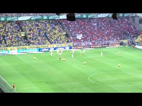 Dortmund Fans are the best - Superb Live Atmosphere
