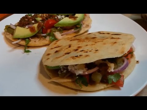 Cómo Hacer Gorditas y Sopes Rellenas de Requeson  Frijol Servidas con Nopales Receta Facil económica