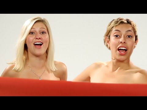 Най-добри приятелки се виждат за първи път без дрехи