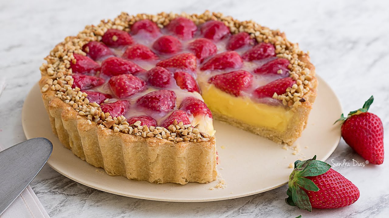 Traditional Strawberry Pie With Pastry Cream | Sandra Dias Recipe