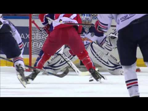 Radulov feeds Da Costa with a saucer