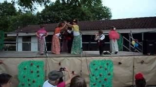 preview picture of video 'Fête de l'école Sainte-Elisabeth de Roquefort - 20 juin 2014'