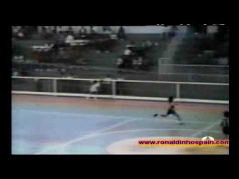 Nike- Joga Bonito - Ronaldinho when he was a kid