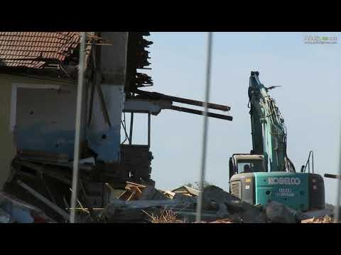 Rušitev stare šole v Stročji vasi