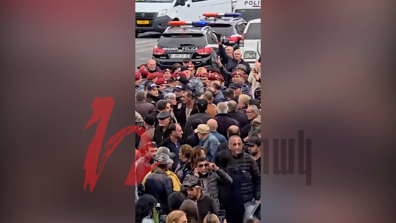 Հոծ բազմություն է հավաքվել Վարդանանց հրապարակում