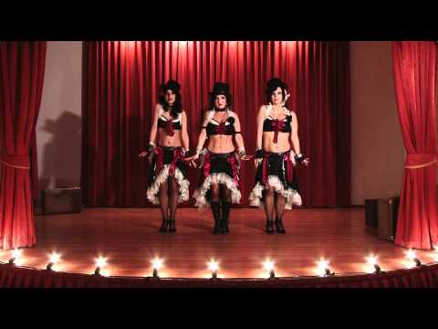 Viktoria Novak and the TriBeCa Dance Group - Sous le pont