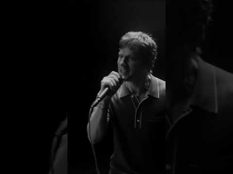 Santana的《Move》是2021年发行的专辑《Blessings and Miracles》中的单曲，合作艺人包括Rob Thomas和American Authors。