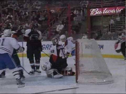 Dominic Moore's First Goal With The Canadiens Against Philadelphia (Febuary 12 2010)