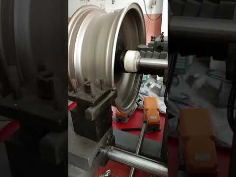 Alloy wheel straightening machine