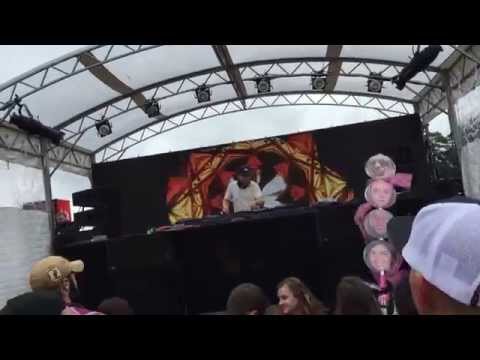 Mike Mago @ TomorrowWorld 2015