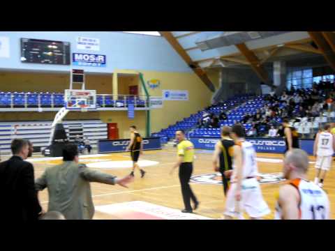 ostatnie sekundy meczu Znicza z Asseco Prokom IV mecz play-out