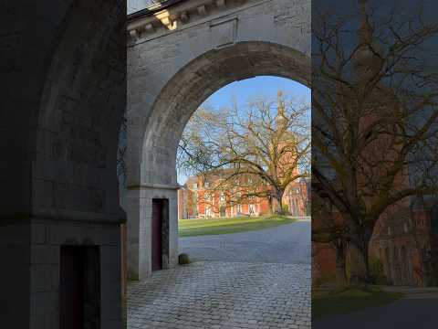 Castle Vierves-sur-Viroin — Entrance to a Medieval Fortress