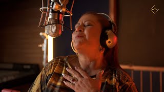 Video Dame un Besito de Anita Carranza