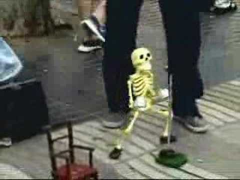 el gordo mobiendo el botesito