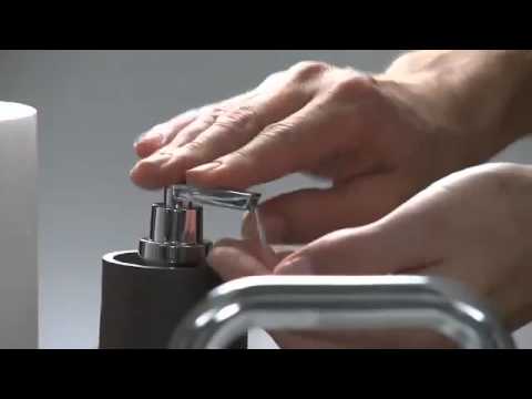 Part of a video titled Reinigung der Mirage™ FX Nasenmaske - YouTube