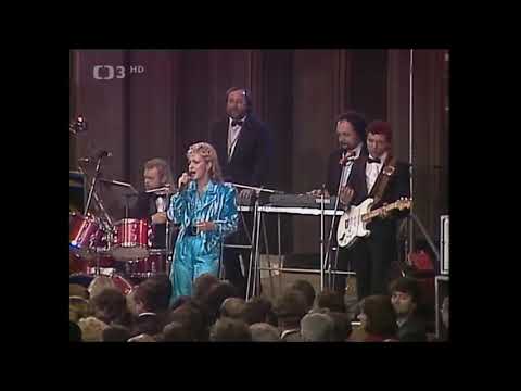 Petra Janů - Říkej mi (1987), Ples ČST