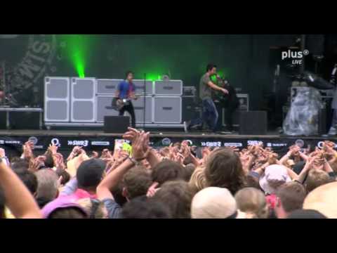 Simple Plan - Dynamite And Raise Your Glass [Live]