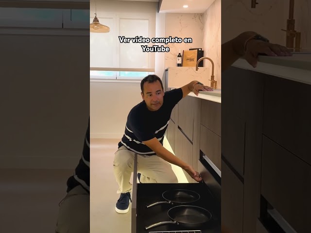Vídeo relacionado con Cajón oculto de empuje para abrir para armarios de cocina, ahorro de espacio, almacenamiento debajo de los muebles, diseño de fácil acceso, acabado natural, dimensiones: 80 x 30 cm