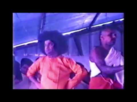 Vishnu Suktam & darshan of Bhagwan Sri Sathya Sai Baba (Dasara 1972)