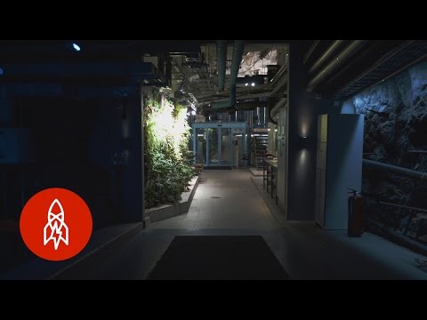 這個數據中心看起來就像詹姆斯-邦德中的反派巢穴一樣。 (This Data Center Looks Like a Villain's Lair Out of James Bond)