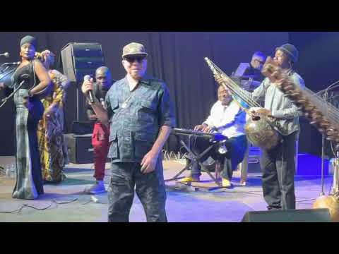 Madou Sidiki & SALIF Keïta-Bama’art Mandjou