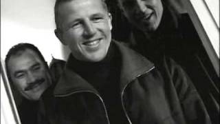 Finn Brothers-Can You Hear Us