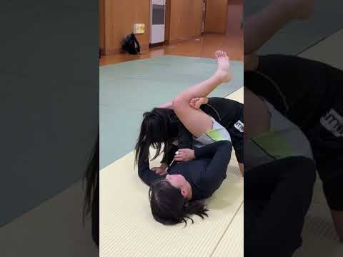 女子三角絞めから腕十字固め #武道塾 #柔術 #空手 #総合格闘技