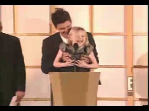 , title : 'Orlando Bloom and Dakota Fanning'