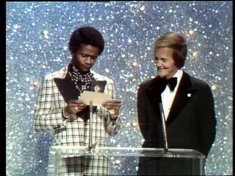Diana Ross Wins Favorite Female Soul Artist - AMA 1975