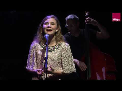 Over the Rainbow lyrics by Judy Garland