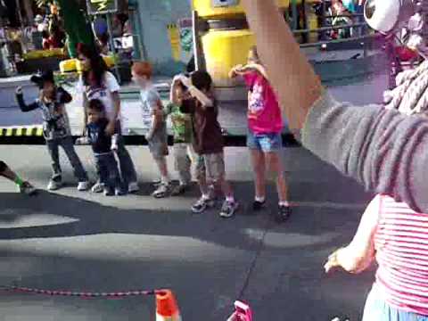 Matheus dancando na Disney