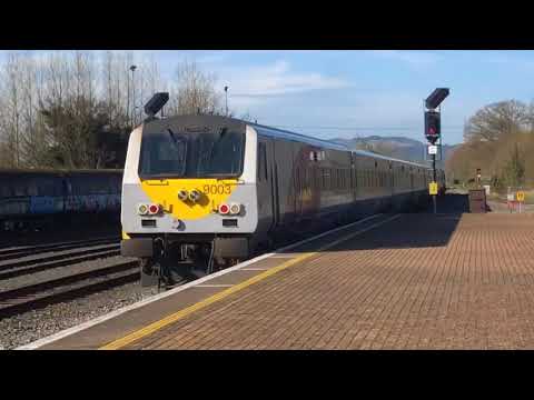 Irish Rail 201 Class Locos 206 and 233 on Enterprise duties at Dundalk (21/4/18)