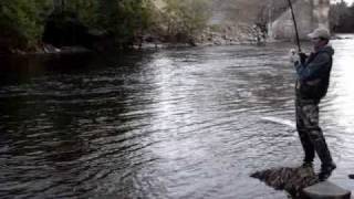 preview picture of video 'Part 1 - Fishing for Steelhead - Salmon River, NY - 02.04.2010'