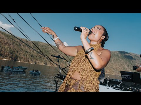 Diamonds / Don’t Stop the Music | Rihanna Mashup - DESTINEAK Secret Island Sessions