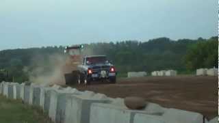 preview picture of video 'Bone Shaker @ West Bloomfield Truck Pull 7-6-12'