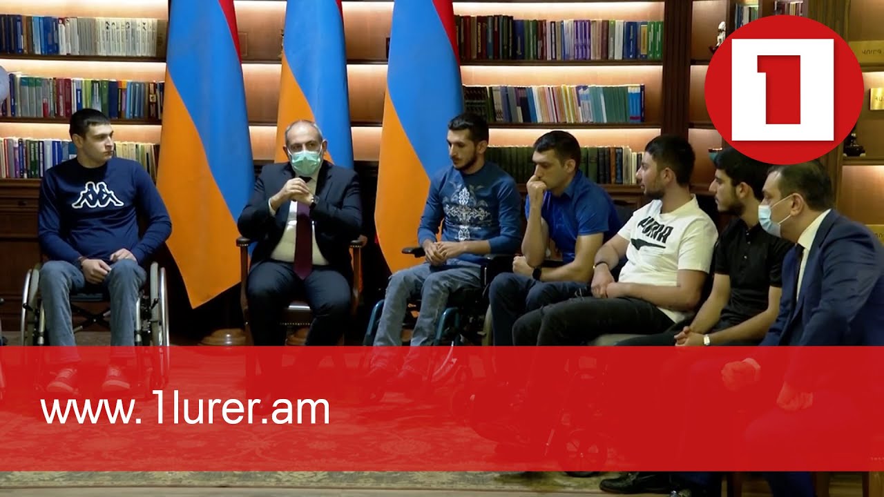 Վարչապետն այցելել է Զինվորի տուն և Հայրենիքի պաշտպանների հետ մեկ րոպե լռությամբ հարգանքի տուրք մատուցել հերոս հայորդիների հիշատակին