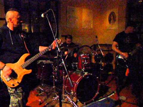 Gloom - 4. 10. 2012 Praha - Cafe na půl cesty - LIVE