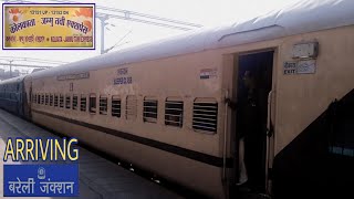 preview picture of video 'Sealdah Express with Utkrisht Coach Arriving at Bareilly Jn'