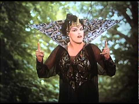 Die Schwarze Königin greift Fantaghiro an