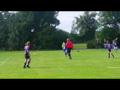 Skönaste domaren (vid 25sek) Trönninge 9-mannacup