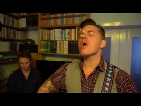 TOM WHITE & THE MAD CIRCUS - HILLBILLY WOLFMAN (Living Room Session)