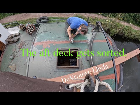 Pavilion Tjalk gets the pavilion deck fixed up. Dutch Barge Linda 105