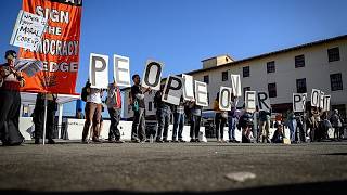 Manifestantes se concentran frente a la conferencia de OpenAI: "Que los trabajadores tengan voz"