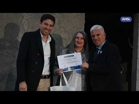 Reconocieron a la directora de la Escuela de Villa Larca que titularizó su cargo
