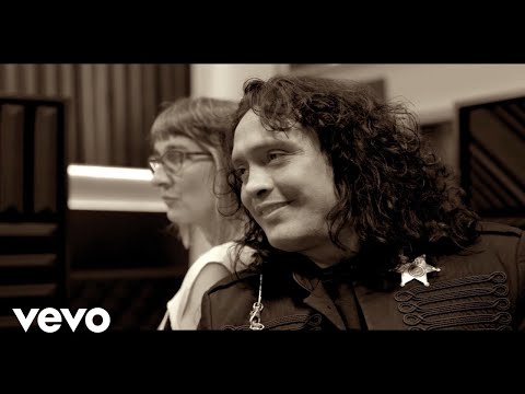 El Haragán y Compañía - Aburrida la Vida ft. Andrea Echeverri